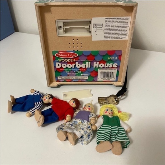 Melissa and Doug wooden doorbell key house complete playset - Picture 9 of 11